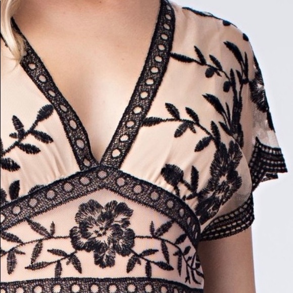 ❤️ Embroidered Lace Short Sleeve Mesh Romper - Picture 3 of 8